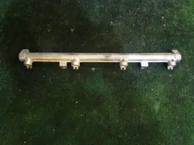 Ue74001 Bentley 2001 Arnage 6.8l Lh Driver Fuel Line Rail Oem