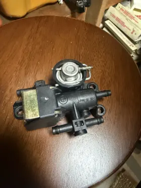 13311438795 Bmw 99-00 E46 Fuel Pressure Regulator Control Valve