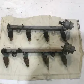 1707731 Bmw Two 318i E30 Fuel Rail With Pressure Regulator M10 Oem
