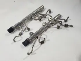 322.bm1i13 Bmw 2013 650i Oem Pair Of Fuel Rails 4.4l