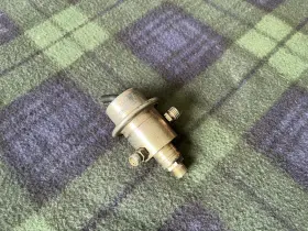 0438120075 Bosch Mercedes-benz W126 C126 3.0l Fuel Pressure Regulator 0438120075 Bosch Mercedes-benz W126 C126 3.0l Fuel Pressure Regulator