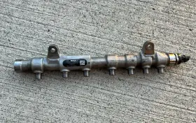 17520-ez40c Bosch 17520ez40c 2016-2019 Nissan Titan Xd 5.0 Cummins Oem Fuel Rail Right Side