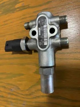 8972080761 Bosch 01 02 03 04 2001 2002 2003 Duramax Lb7 Fuel Regulator With Sensor 8972080761 Bosch 01 02 03 04 2001 2002 2003 Duramax Lb7 Fuel Regulator With Sensor