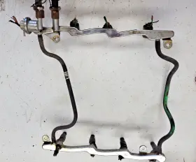 1w7e-9f792-aa Ford 4.6l Fuel Rail With Injectors - Used