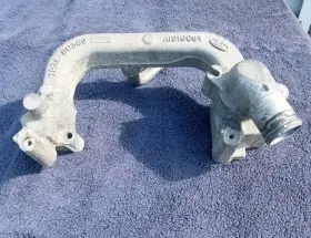 7p3e-8c369 Ford Coolant Crossover Tube Pipe Thermostat 07-10 Mustang Gt S197 4.6l 3v V8 Oem