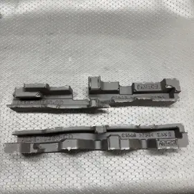 Jr3e-9u550-cd Ford Mustang 5.0l Engine Fuel Injection Rail Insulator Pad Set Oem
