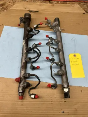 12678990 General Motors Chevy Gmc 6.6 L5p Duramax Diesel Fuel Injection Rail Complete Set W Sensors Oem