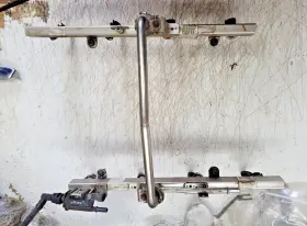 12598957 Gm Chevy Silverado 1500 Fuel Rail With Injectors - Used