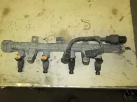 322-60726 Hyundai Fuel Rail With Injectors 1.6l Fits 02 Accent 264527