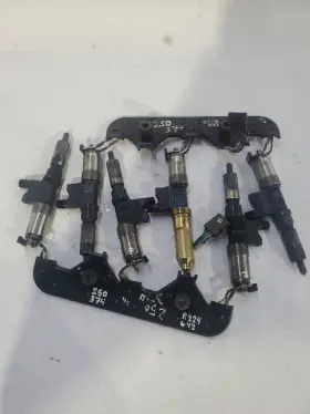 71841770 Isuzu 2002 Ftr Oem Injectors Pair Left Right With Harness