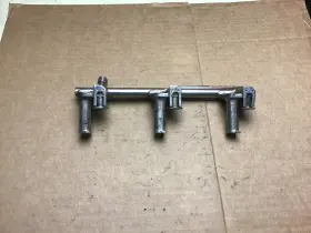 Jaguar E33a Xj Xjl 2014 3.0l Engine Left Fuel Injection Injector Rail 13-17 A