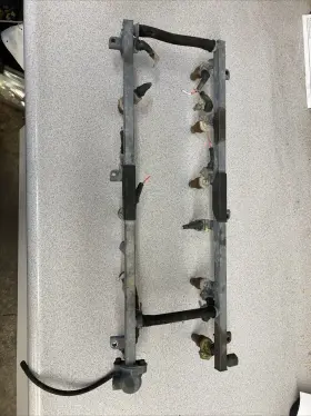 0280155007 Jaguar Ebc2409 1992 Xjs Fuel Rail And Ijectors Sold As Is