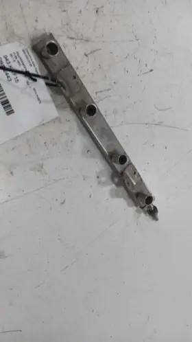 943.ki1f15 Kia Forte Fuel Rail Injection Injector Mount Bar 2014 2015 2016 2017 2018