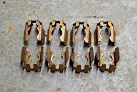 Ner30 Land Rover Discovery P38 Range Bosch V8 Fuel Injector Retaining Clip Lot Of 8 Oe