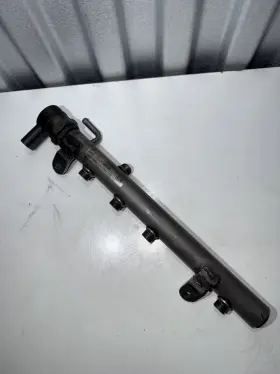 A6420702195 Mercedes-benz A6420702195/004 07-15 E320 E350 Bluetec Diesel Right Fuel Injector Rail 6420780249 Oem A6420702195 Mercedes-benz A6420702195/004 07-15 E320 E350 Bluetec Diesel Right Fuel Injector Rail 6420780249 Oem