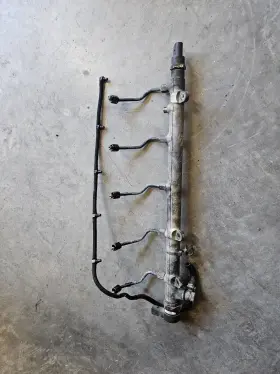 A6480700046 Mercedes-benz 2003-2006 Dodge Sprinter 2500 2.7l Diesel Fuel Injection Injector Rail Line Oem