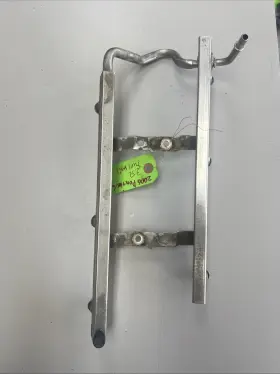 12586558 Pontiac G6 Fuel Injection Rail 3.5l Oem