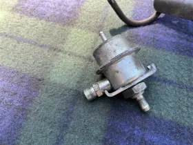 0280160255 Saab 900 Classic 2.5 Bar Fuel Pressure Regulator