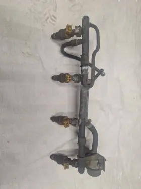 1990-193volvo Volvo Vokvo 240 Fuel Rail With Injectors