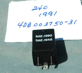 Volvo 4db003750-31 1985-1990 240 / 244 General Purpose Seat Belt Relay 3pin Oem