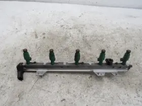 9202100 Volvo Fuel Injector Rail S60 2004 2007 2.5l R Engine Gas Inject Ramp Pipe Line